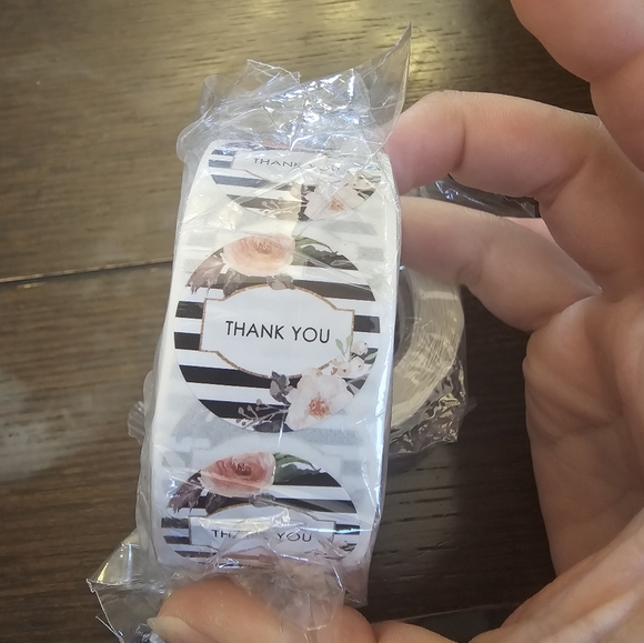 Thank you stickers 300 each roll - Picture 4 of 9